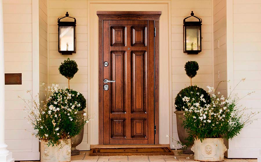 Как должна открываться входная дверь в частный дом или в коттедж?